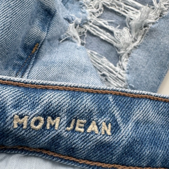 American Eagle Women’s Mom jeans distressed size 000 - Picture 6 of 6